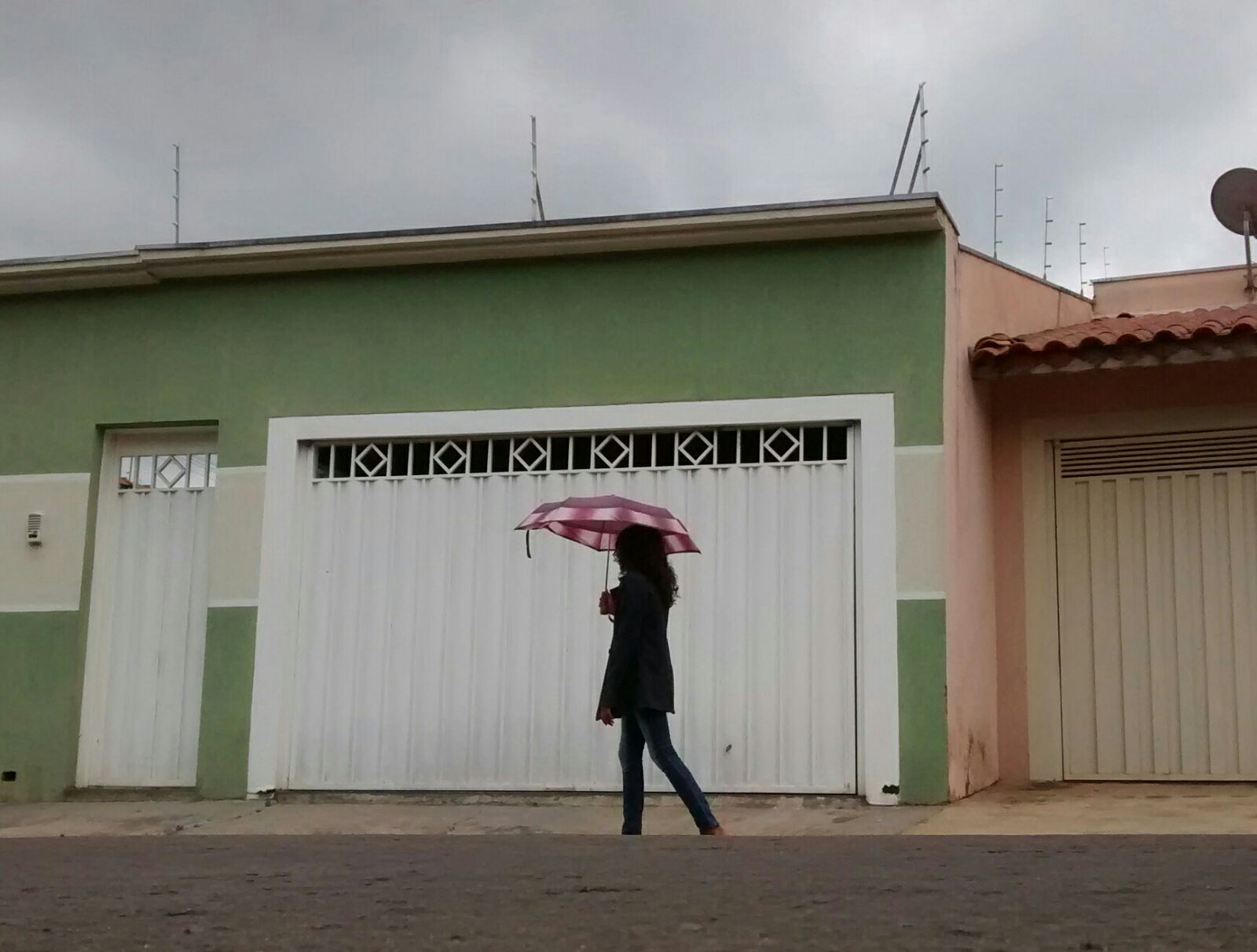 Chuva e clima frio predominam em Franca na manhã deste sábado (Foto: Jornal da Franca)